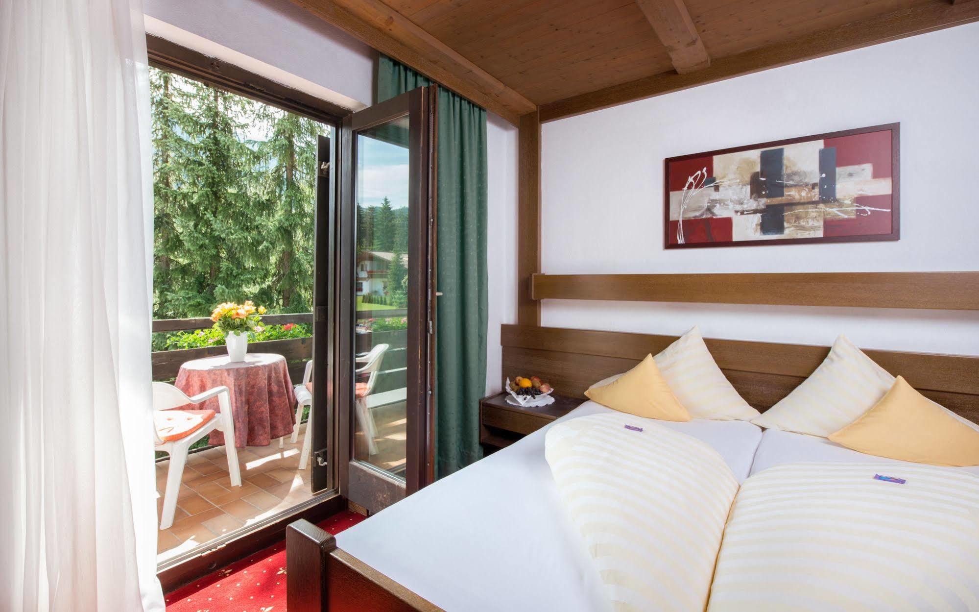 Haus Stefanie - Adults Only Hotel Seefeld in Tirol Ngoại thất bức ảnh